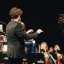 Foto de um ensaio com a Orquestra de Cordas e os convidados que farão parte do Concerto Modernista, do dia 18 de fevereiro.