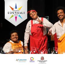 Foto de 3 artistas do Projeto Espetáculo no palco 